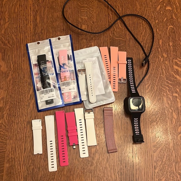 Veres Fitbit including charger and several watchbands. Updated software. - Picture 6 of 7